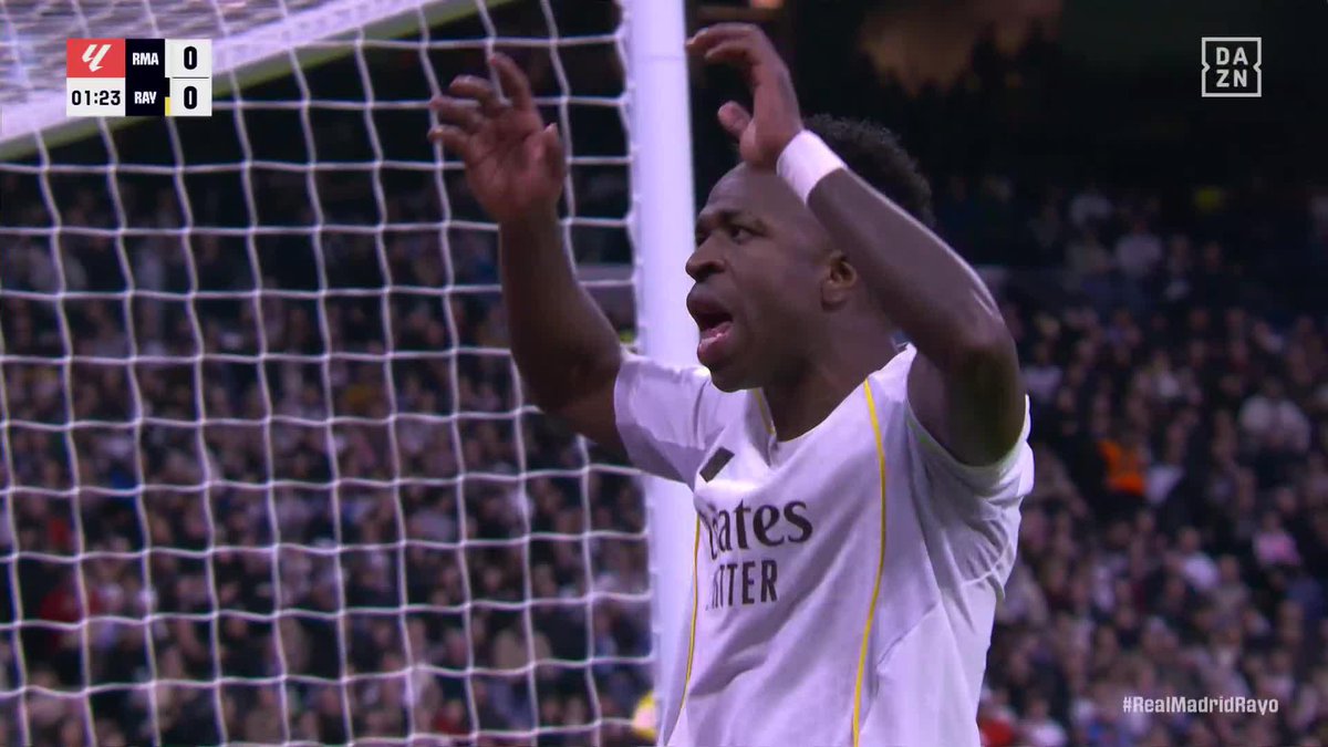 Los pitos a Vini Jr en el Santiago Bernabéu y la reacción del brasileño #LALIGAenDAZN ⚽️