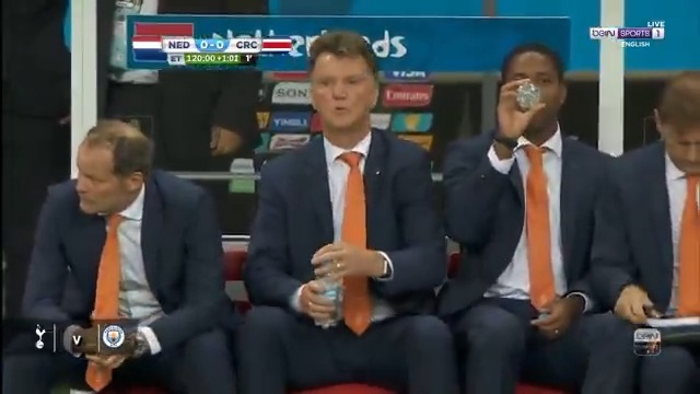 ⏪ "I wasn't allowed to tell anyone in the team! Only the goalkeeper coach and manager knew about it..." Tim Krul looks back on being brought on in the 120th minute by Louis van Gaal to face the penalty shootout against Costa Rica!