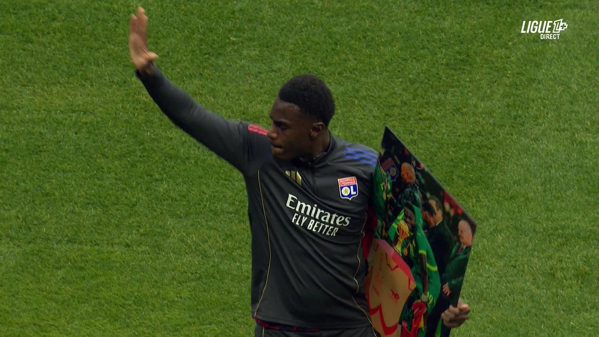 Notre champion d’Afrique, Moussa Niakhate mis à l’honneur en avant match face au LOSC ! 🇸🇳🎖️