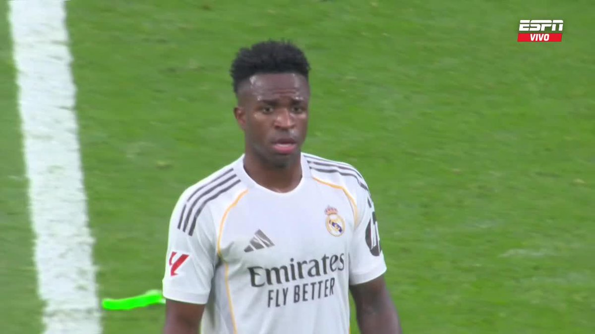 😳 SE FUERON GANANDO AL ENTRETIEMPO... ¡Y LOS SILBAN IGUAL! ¡¡QUÉ CLIMA QUE HAY EN EL BERNABÉU CON LOS JUGADORES DEL REAL MADRID!! 📺 Mirá #LaLiga por #DisneyPlus Plan Premium