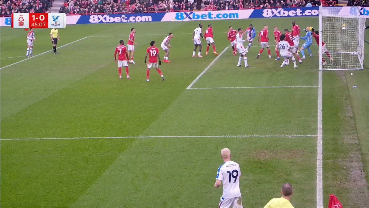 Neco Williams sees red for appearing to clear the ball off the goal-line with his hand! 🟥