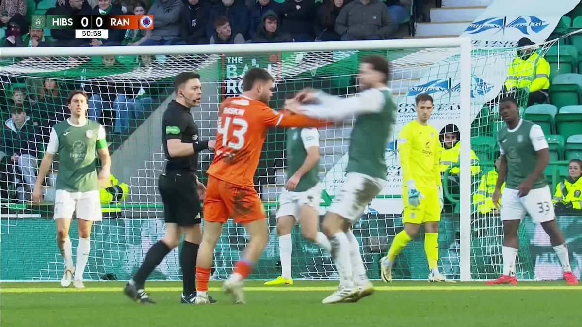 "There's no need for Raskin to push him there" 🎙️ The Belgian shoves Jack Iredale to the ground as tensions rise at Easter Road 👀 𝑃𝑟𝑒𝑠𝑒𝑛𝑡𝑒𝑑 𝑏𝑦 SBK | 18+ | 𝑃𝑙𝑒𝑎𝑠𝑒 𝐺𝑎𝑚𝑏𝑙𝑒 𝑅𝑒𝑠𝑝𝑜𝑛𝑠𝑖𝑏𝑙𝑦