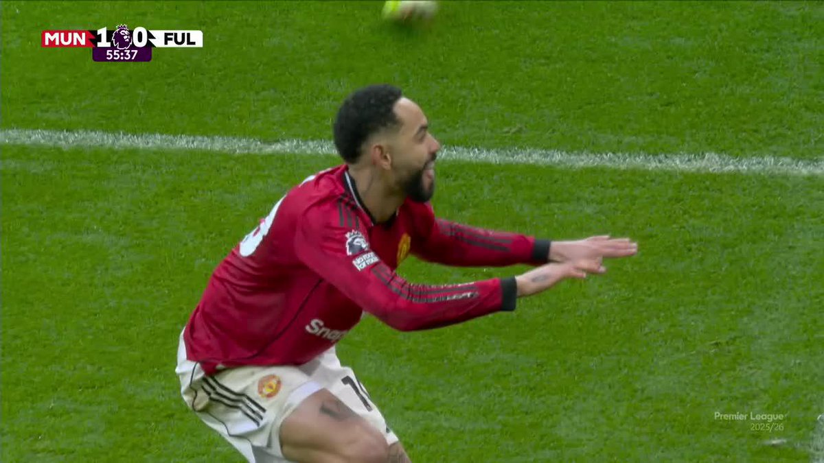 ¡GOLAZO DE CUNHA PARA EL SEGUNDO DEL UNITED! Casemiro filtró el pase y el brasileño le rompió el arco a Leno para estampar el 2-0 ante Fulham. 📺 Mirá la Premier League por #DisneyPlus Plan Premium