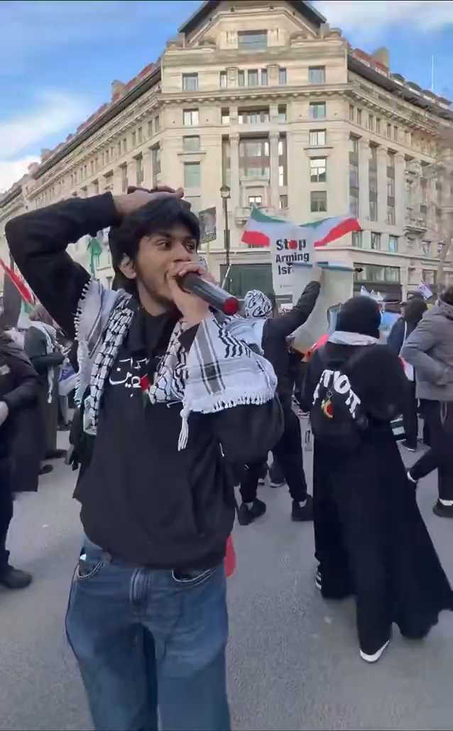 “Khamenei makes us proud.” Iran’s Supreme Leader is responsible for the execution of over 30,000 innocent Iranians in just a few days. Yet because he hates Jews, that alone is enough for the Free Palestine crowd in London to idolize him. The Free Palestine movement is not fighting for Palestinians or for peace. It is fighting for whoever hates Jews the most.