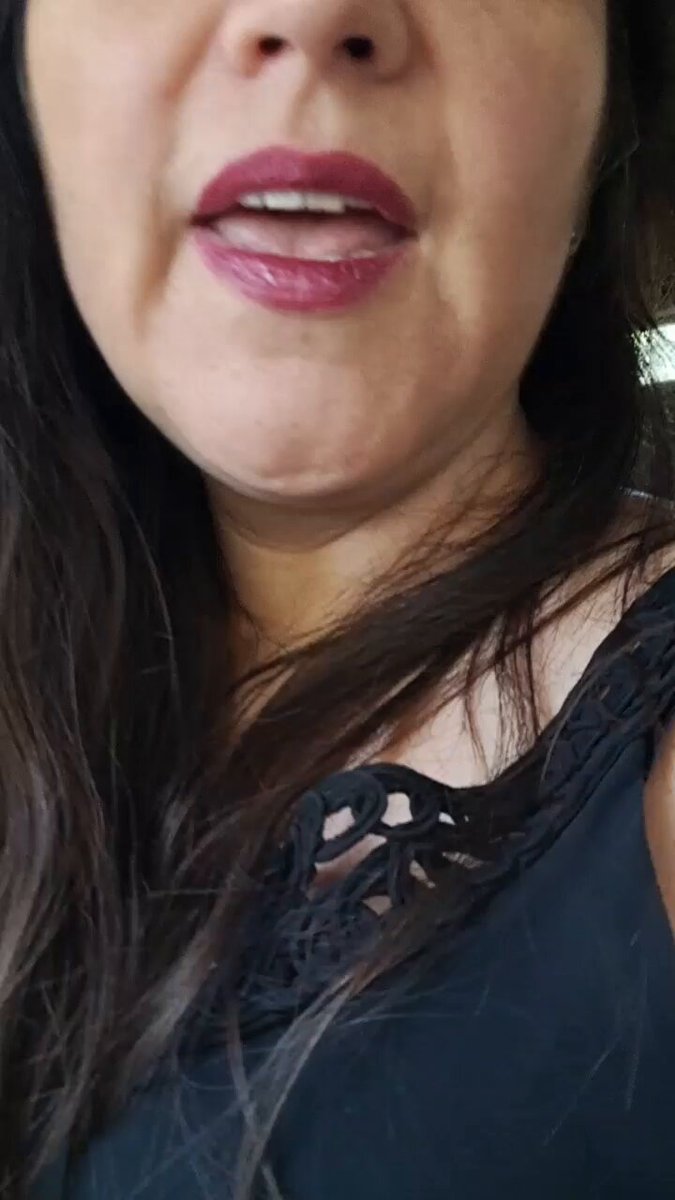E intento cantar y poner mi mente en blanco ....ya me ocupo de cosas importantes y dejo la sra rabia y la desilusión sentadas en el banco de la plazoleta, ojalá no coincidan con un niño...