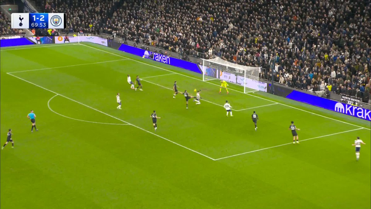 Dom Solanke draws Spurs level with a SCORPION KICK! 🤯