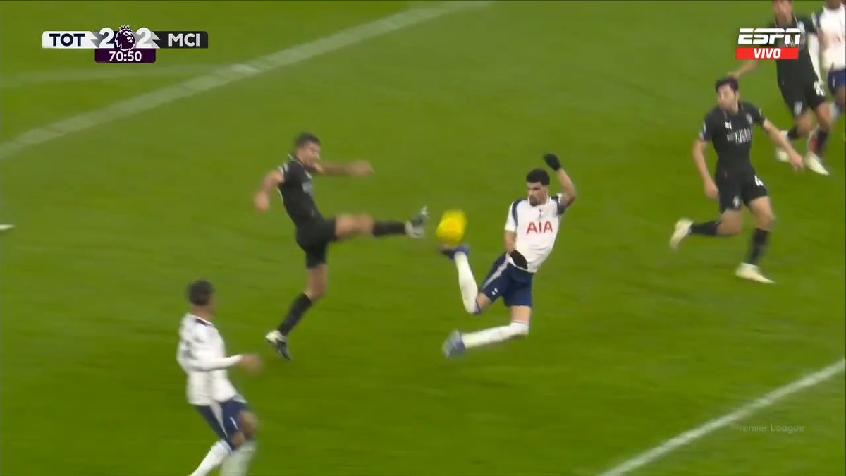 🤯🏴 QUÉ GOLAZO DE TACO DE SOLANKE PARA EMPATÁRSELO AL MANCHESTER CITY.