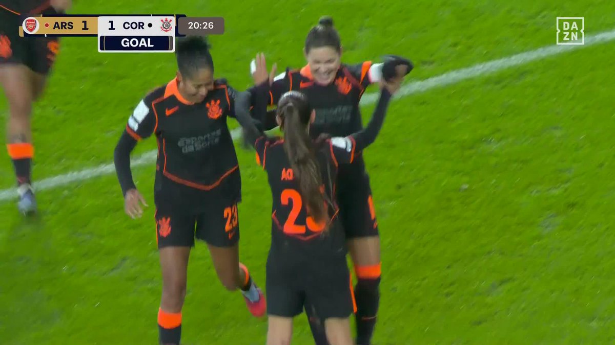 💥 Powerful header from veteran Zanotti to get Corinthians level in London! #FIFAWomensChampionsCup