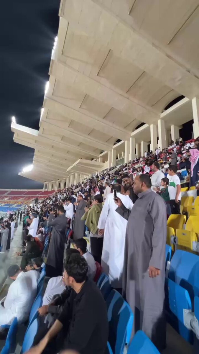 أُقيم اليوم نهائي بطولة التميز لمحافظات المدينة المنورة، بحضور صاحب السمو الملكي سلمان بن سلطان بن عبدالعزيز حفظه الله. الحضور الجماهيري كان لافت للامانه خصوصاً انها ليست مباراة أحد أندية روشن او "يلو"، ويؤكد هذا عشق أهالي المدينة لكرة القدم، خصوصًا أن هذا المشهد جاء بعد نهاية المباراة ومغادرة عدد كبير من الجماهير مباشرةً. بإذن الله، قريبًا نشهد أحد أندية المدينة في دوري روشن ❤️