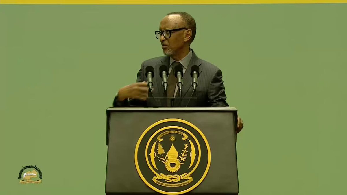🚨Paul Kagame : « À nos jeunes, dont beaucoup sont ici aujourd'hui, je demande ceci : où que vous alliez dans le monde, quoi que vous voyiez, quoi que vous admiriez, n'essayez jamais de vous éloigner de qui vous êtes pour devenir quelqu'un d'autre que vous avez vu ailleurs. Cela ne dure pas. Et même si cela durait, ce serait comme vivre sans vraiment exister.