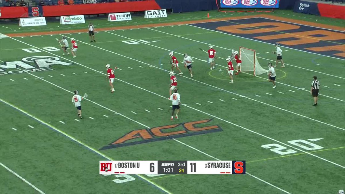Can we talk about this pass from 22? Best passer in the country BY FAR.