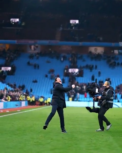 Keith Andrews loving it. 😍