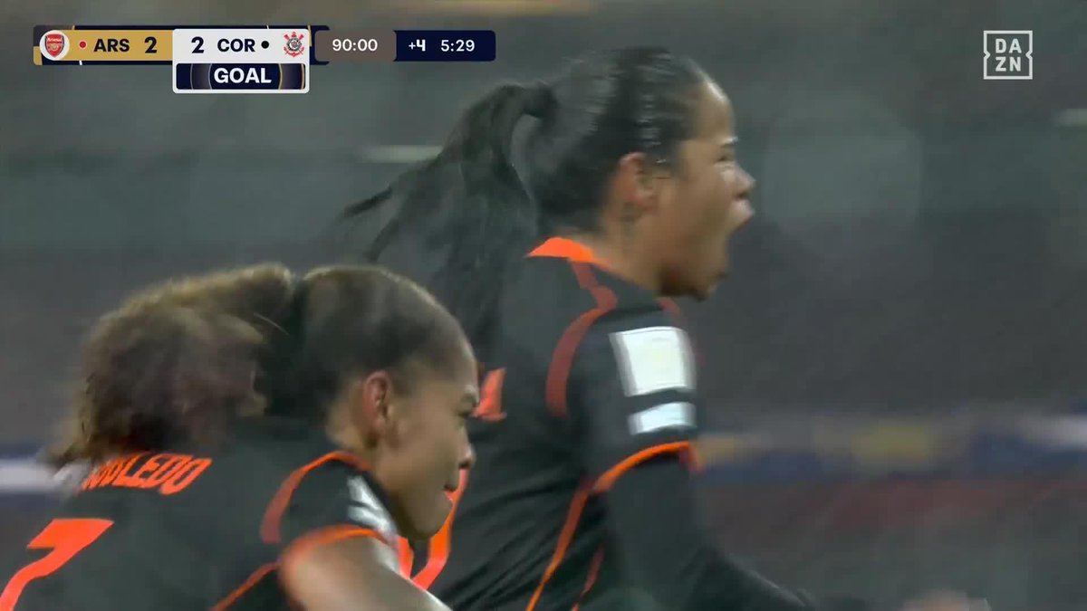 😱 Stoppage-time drama in the London rain! Victória makes it level from the penalty spot, after a VAR decision. #FIFAWomensChampionsCup