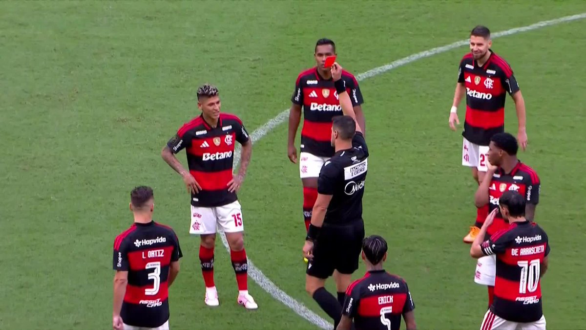 Crazy scenes in the Supercopa do Brasil final! 😱😱 The second half begins with a red card for Flamengo's Jorge Carrascal after a VAR review for an incident from the end of the FIRST half 🟥
