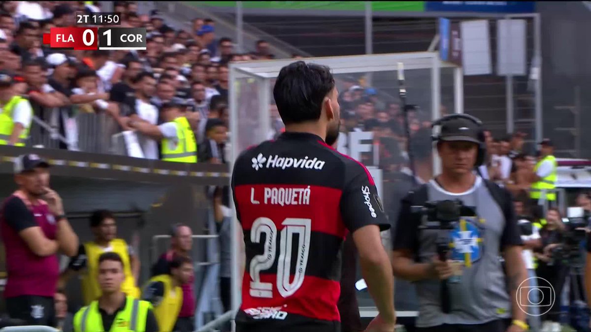 Lucas Paquetá reestreando pelo Flamengo. 🎥 TV Globo 📺 | ge