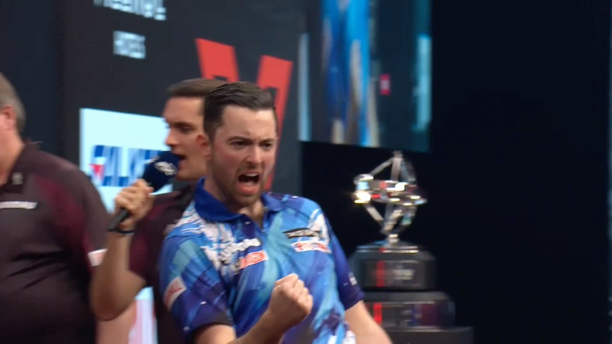 HUMPHRIES WHITEWASHES VAN VEEN 😳 Statement display from the reigning champion 💥 Luke Humphries concedes just three legs as he demolishes Gian van Veen 5-0, to set up a final against Luke Littler! 📺 #WinmauWorldMasters | SF