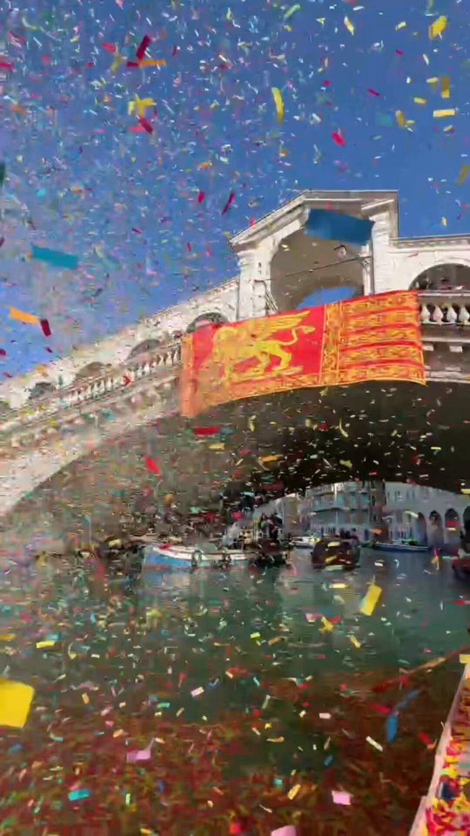 🎊 La prima domenica del #CarnevaleVenezia2026!