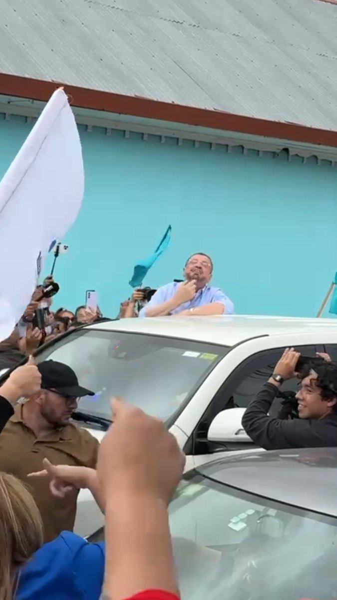 Hay dos rutas posibles: el autoritarismo, la burla y la falta de respeto; o la democracia, los acuerdos y la tolerancia. La elección es tuya. Salgamos a votar por un mejor futuro para nuestros niños y niñas.🗳️🇨🇷