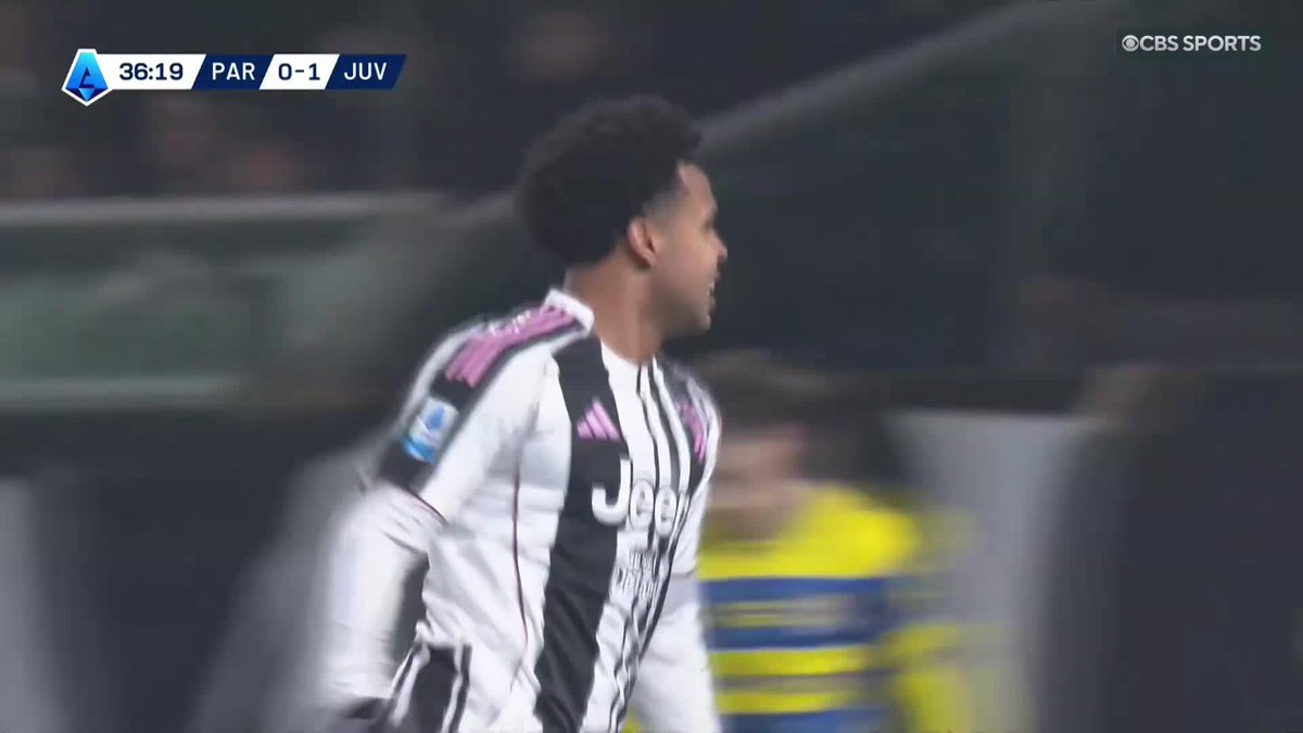 Weston McKennie gets acrobatic against Parma 🇺🇸 (via CBS Sports Golazo ⚽️)