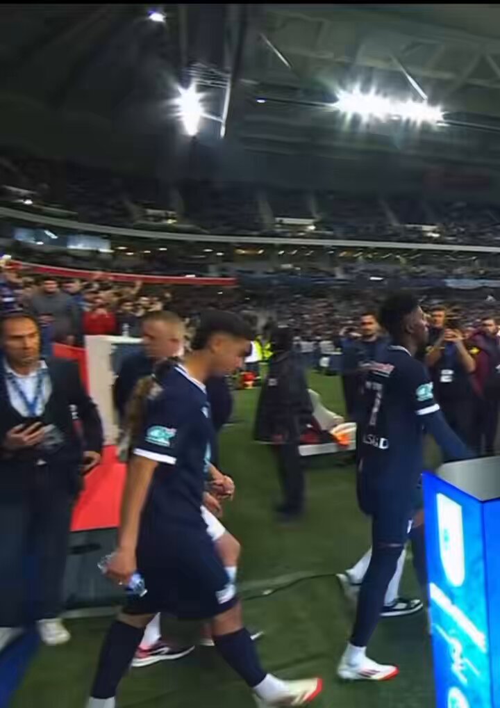 Très déçu de ne pas avoir plus vu Gessime jouer ce soir, surtout quand on pense à son dernier match face au PSG… On espère que c’est seulement en raison de la forte adversité qu’on le voit peu depuis son arrivée à Strasbourg.