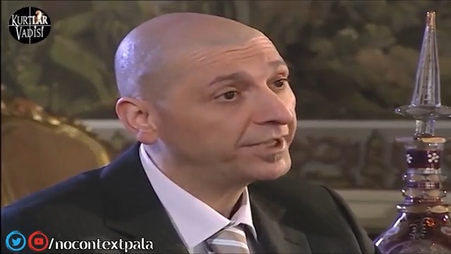 Amerika'da en zengin 200 kişinin %40'ı yahudidir. Gerek Demokrat Parti, gerekse Cumhuriyetçilere seçim öncesi en büyük parayı bunlar verir ve verdikleri paranın karşılığını da Amerika'yı yöneterek alırlar.