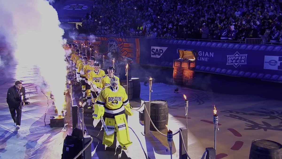 ARRRRRRRRRR YA READY FOR SOME OUTDOOR HOCKEY? 🏴☠️ #StadiumSeries 🇺🇸: ESPN ➡️ 🇨🇦: Sportsnet & TVA Sports ➡️