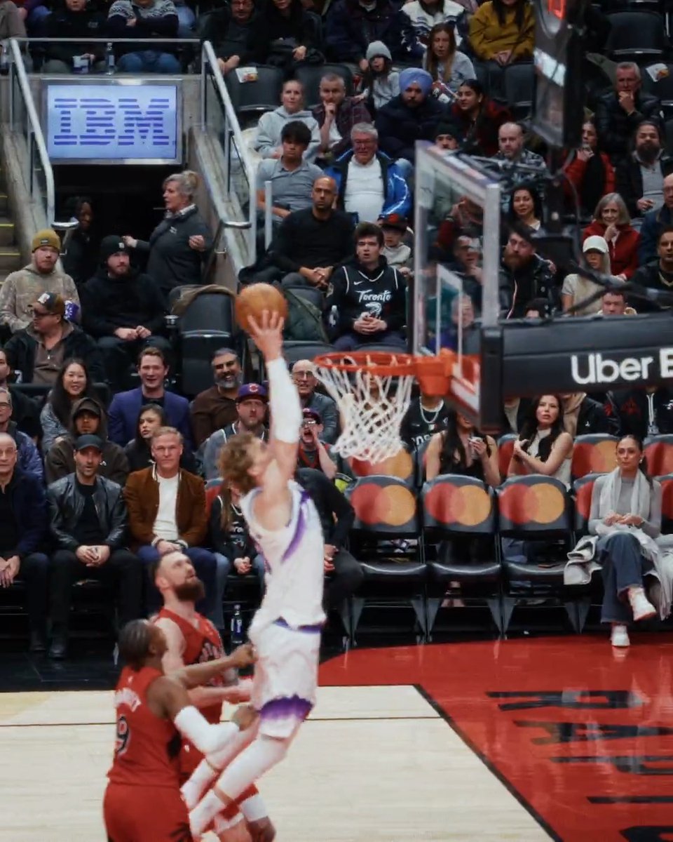 Lauri with the block... Lauri in transition... Lauri behind the back... Lauri off the glass... LAURI MARKKANEN, MY GOODNESS 😱 #TakeNote | Lauri Markkanen