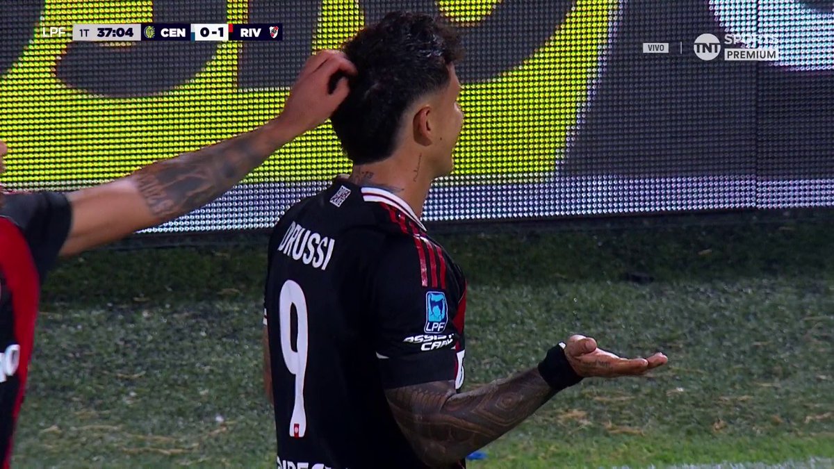 El toque antes de Driussi es de un jugador de Central! Denle la Copa al #secanucas, no tiene sentido jugar.