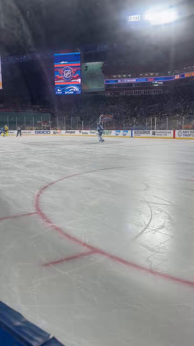 GOALIE FIGHT AT AN OUTDOOR GAME. BIG CAT WITH THE TAKEDOWN.