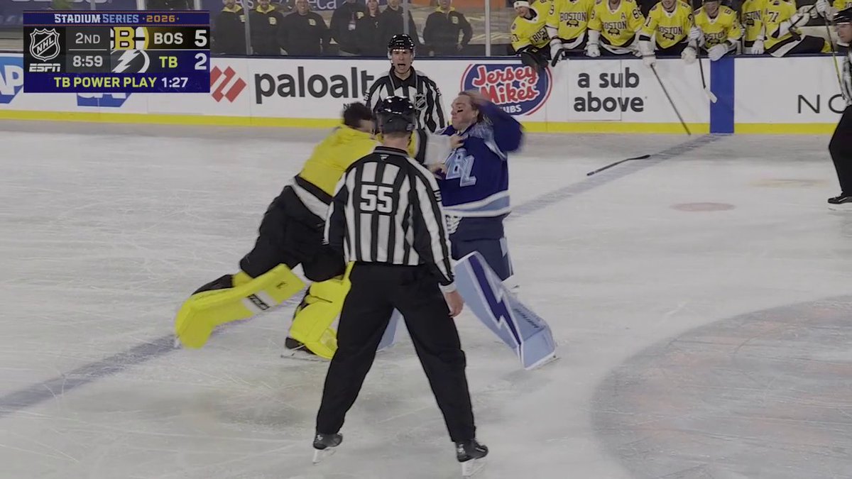 GOALIE FIGHT AT THE #STADIUMSERIES 🇺🇸: ESPN ➡️ 🇨🇦: Sportsnet & TVA Sports ➡️