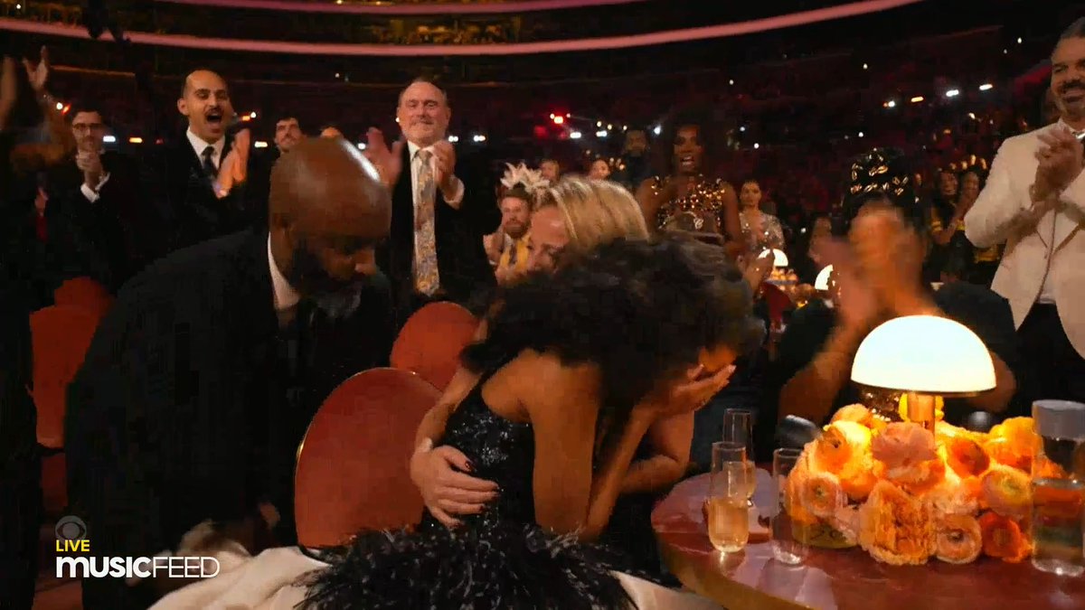 olivia dean vencendo o grammy de artista revelação
