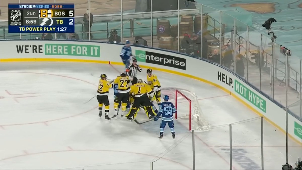 GOALIE FIGHT 🚨 ( 📺 : NHL on @ESPN)