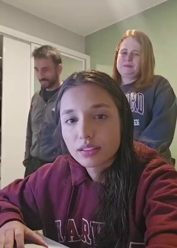 🇧🇷🇺🇸 Aos 17 anos, a estudante da rede pública do Distrito Federal, Ana Beatriz Araujo Santa Cruz Goyanna, conquistou uma vaga para cursar neurociência na Universidade de Harvard, nos Estados Unidos, com bolsa integral, estimada em cerca de R$ 2 milhões.