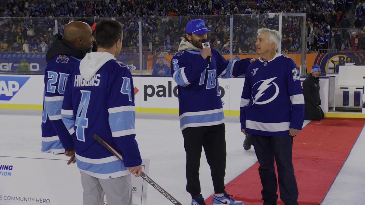 What a moment as cancer survivor Rob Higgins is presented with a $200,000 donation courtesy of the Lightning Foundation and the NHL! 👏 #StadiumSeries 🇺🇸: ESPN ➡️ 🇨🇦: Sportsnet & TVA Sports ➡️