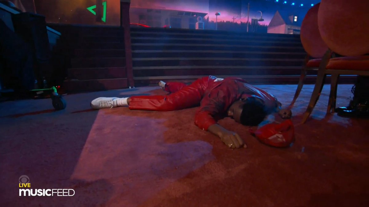 Apresentação do Tyler The Creator agora no Grammy. A Melhor performance da noite. O cara nasceu pra fazer isso.
