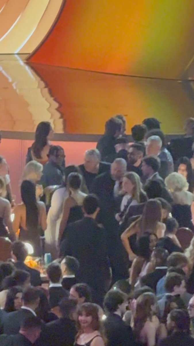 Rosè and Sabrina Carpenter in a long chat during commercial break. #Grammys