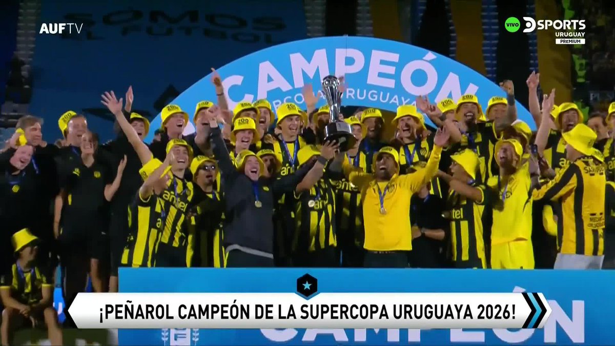 "EL QUE NO SALTA ES UN TRAIDOR" 🇺🇾🏆 El cántico de los jugadores de Peñarol en la consagración de la Supercopa Uruguaya.