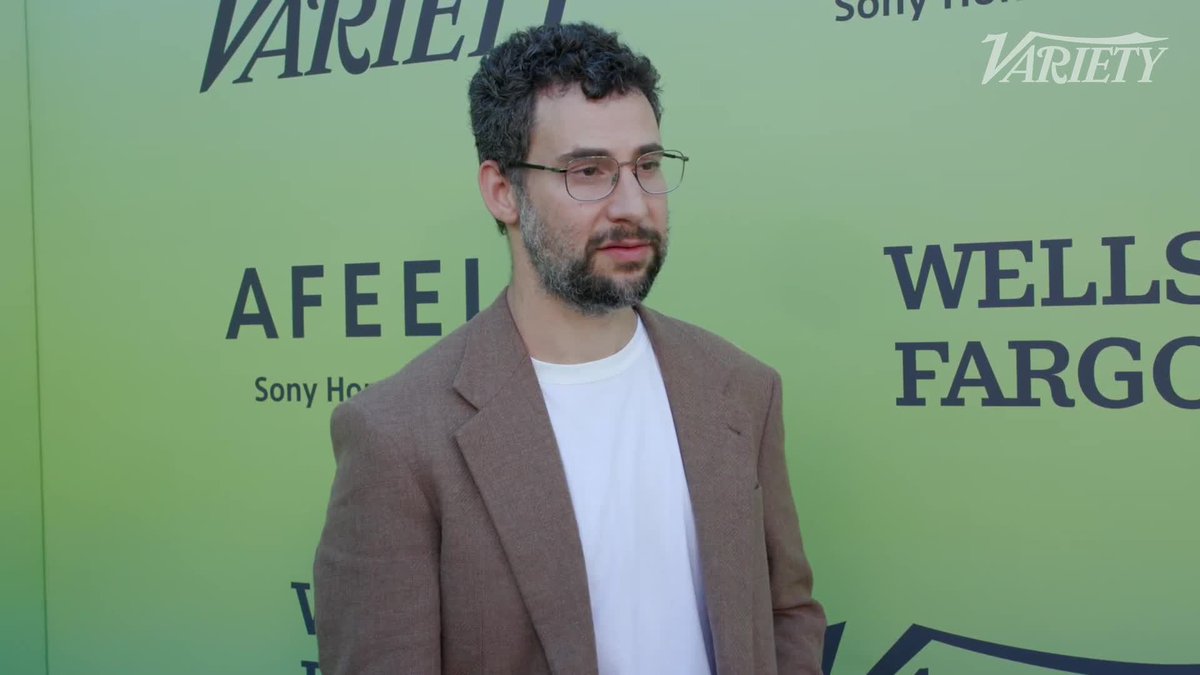 jack antonoff: 3 aotys (1989, folklore, midnights) 1 soty (we are young) 1 roty (luther) falem dele, mas falem BEM BAIXINHO