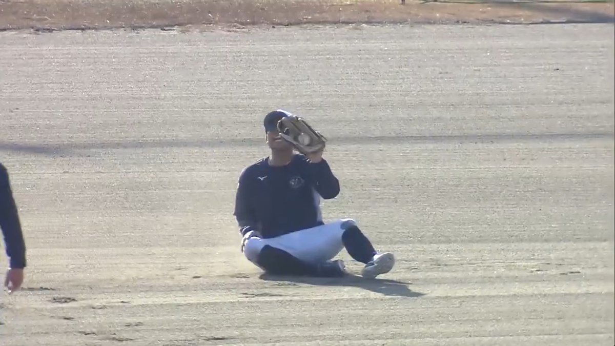 埼玉西武 #桑原将志 選手と #西川愛也 選手がハイタッチからの外野特守💪 #seibulions 👇ライブ配信はこちら