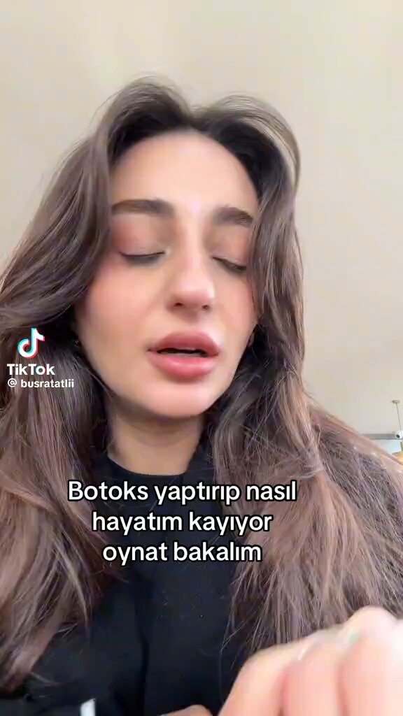 Bir kadın, yaptırdığı botoks işleminin ardından yaşadıklarını anlattı: “Nefes alamama, boynumu tutamama, çiğneyememe ve idrar tutamama gibi bir sürü kas problemi yaşadığım için yoğun bakıma yatışım verildi. Doktorla mahkeme sürecindeyiz.”
