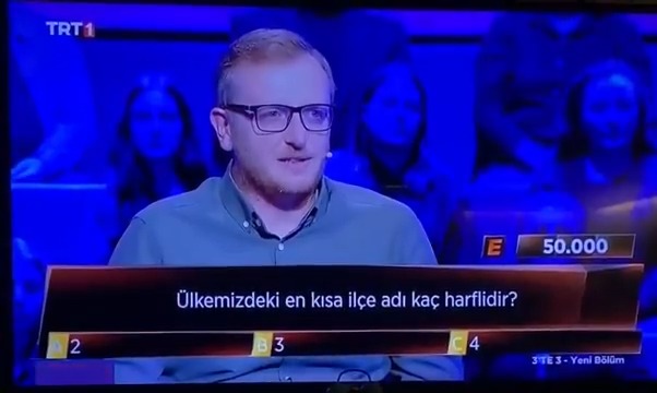 Temel fıkrası gibi. Adamın soyadı Ofluoğlu, “En kısa ilçe ismi 3 harflidir.” diye diretiyor.