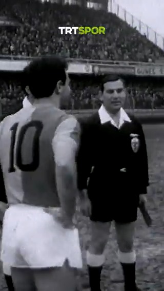 🟡🔴Galatasaray'ın unutulmaz golcüsü Metin Oktay'dan iki klas gol ⚽🥅 Türk futbolunun ve Galatasaray'ın unutulmaz oyuncularından "Taçsız Kral" Metin Oktay, bugün yaşasaydı 90 yaşında olacaktı.
