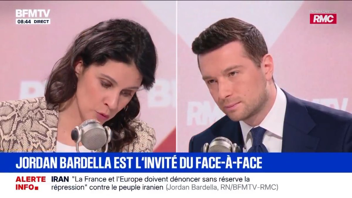 La gauche et l'extrême gauche sont dans la roue de toutes les revendications des fondamentalistes islamistes. La gauche française et la sphère islamiste sont main dans la main contre la France : cette gauche a trahi la République et l'intérêt national !