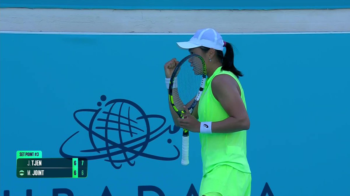 Giving it everything 😮💨 Janice Tjen saves SIX set points against Joint on her way to taking the first set tiebreak 8-6 💪