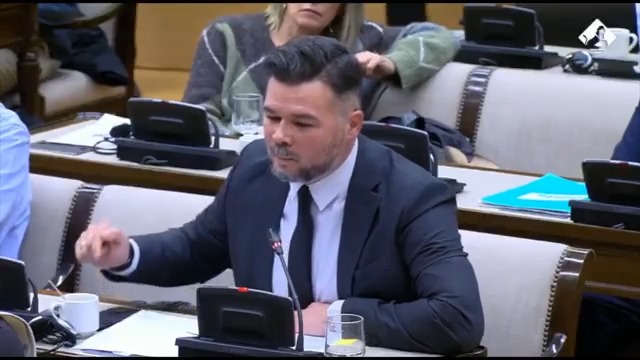 #EnDirecto | Rufián (ERC) se niega a seguir preguntado a Feijóo tras "comprar" la dana con el accidente de Adamuz: "Usted encubrió a un homicida y a un psicópata durante un año que no estaba donde tenía que estar. Y lo está comparando con un descarrilamiento"