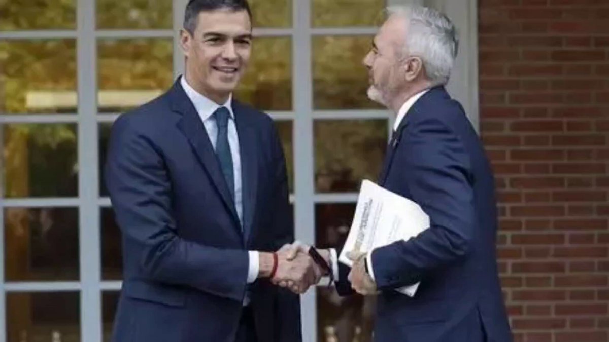 No somos nosotros quienes lo pactamos todo con el PSOE desde Bruselas hasta Ceuta. Tampoco fuimos los que le regalamos una medida del Pilar a Sánchez en Moncloa. Los nervios que tenéis os llevan a hacer el ridículo más absoluto.