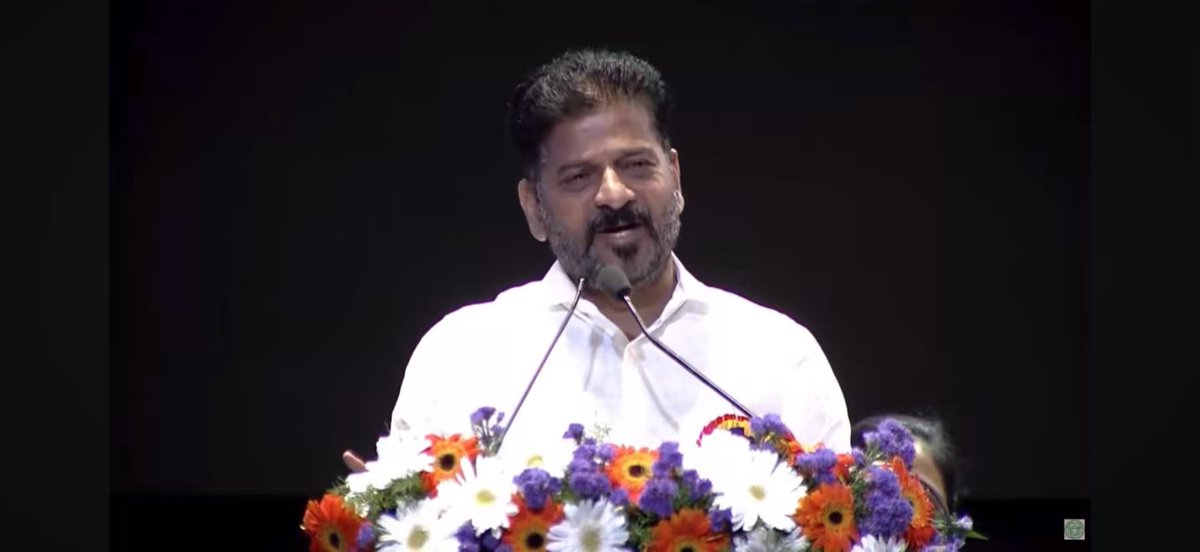 BIG BREAKING BIG BLASTING కెసిఆర్ పై నిప్పులు చెరిగిన సీఎం రేవంత్ రెడ్డి. వేల కోట్ల రూపాయలు కొల్లగొట్టావు , వందల ఎకరాలు దోచుకున్నావు , పేపర్ లు కొన్నావ్ టీవీ లు పెట్టినవ్ నువ్వేం జాతిపిత వీ నువ్వేం ఉద్యమకారుడివి. అర్ధరాత్రి ప్రొఫెసర్ కోదండరాం సారు ఇంటి దర్వాజాలు పలగొట్టినప్పుడు గుర్తు రాలేదా ఆయన ఉద్యమకారుడు అని . నువ్వు ఉద్యమమారుడు కోదండరామ్ సార్ నీ అవమానించినట్లు మేము నిన్ను అవమానించలేదు కదా.