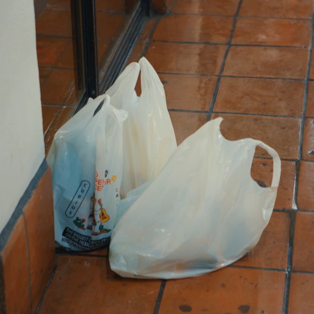Suspicion rises when a man refuses to claim two bags at the border. Find out more on #Contraband: Seized at the Border, Monday at 8P on Discovery.