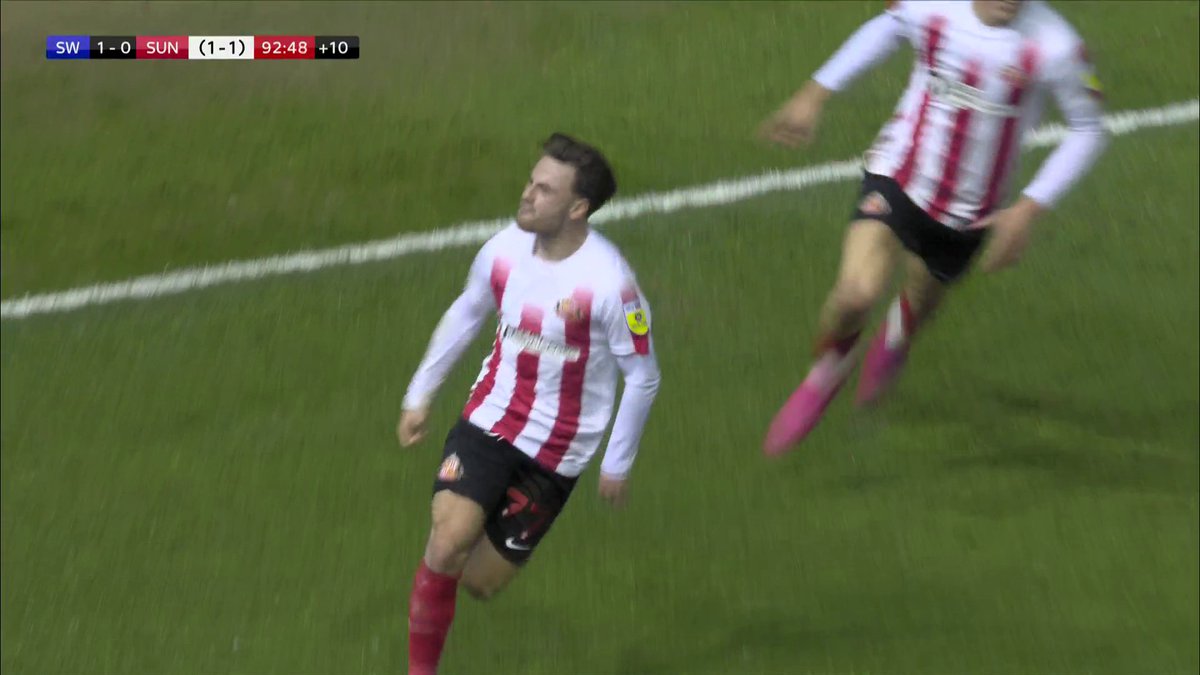 “Sunderland are surrounded on Sheffield Wednesday soil, but they don’t fear anyone!” Patrick Roberts | #TilTheEnd