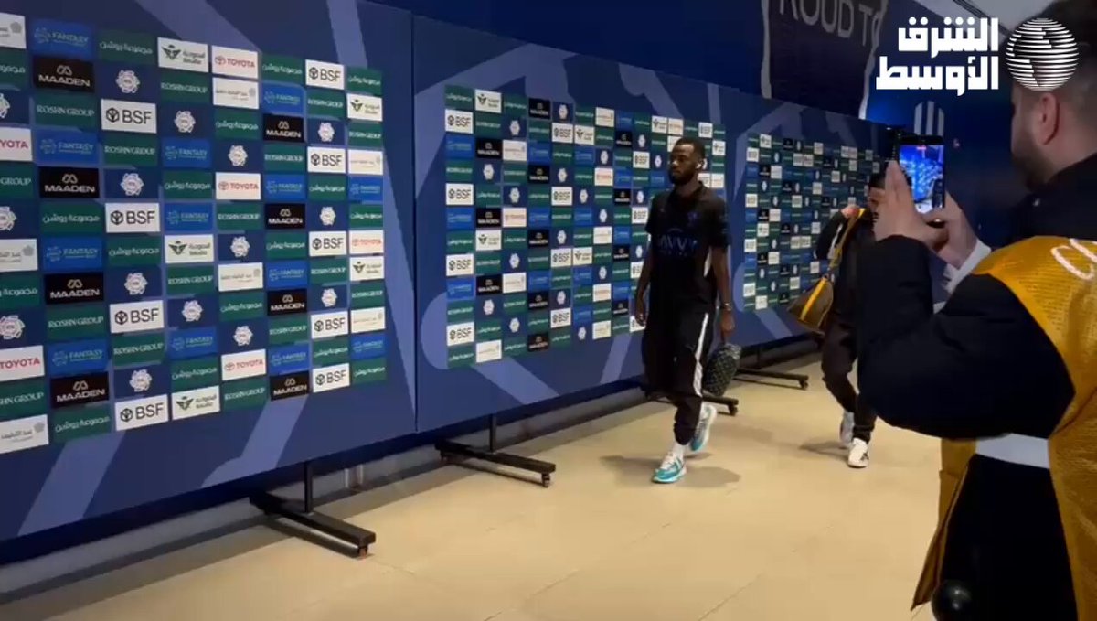 🎥 وصول فريق الهلال إلى المملكة أرينا 💙